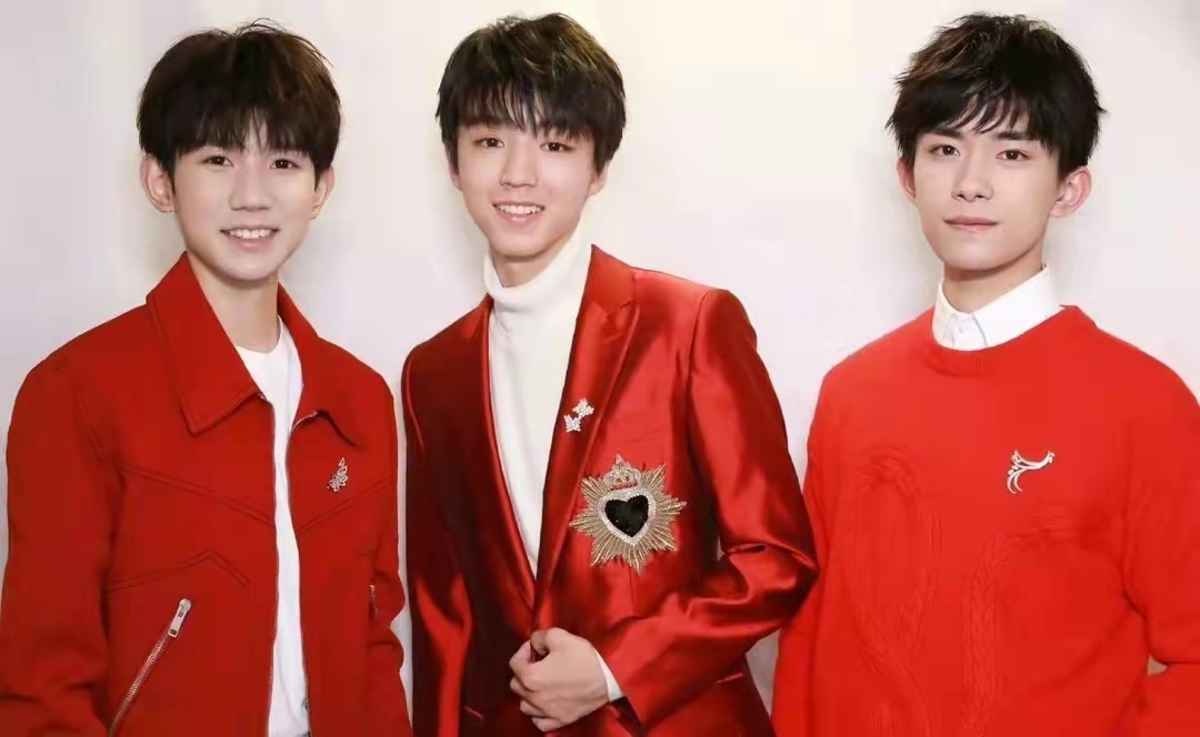 tfboys十年之约三小只拥抱图片,tfboys十年之约图片三小只合照