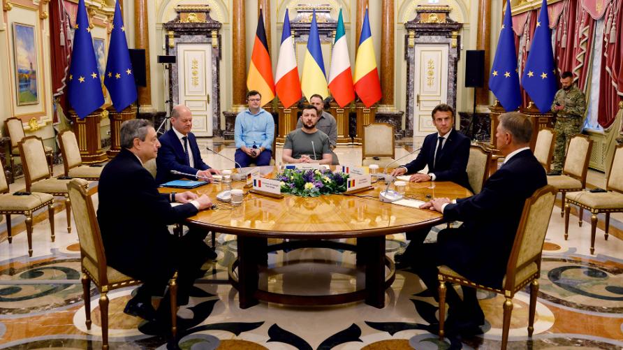 对等报复！法国大炮消灭80门俄军重炮，俄军反击令乌克兰损失惨重