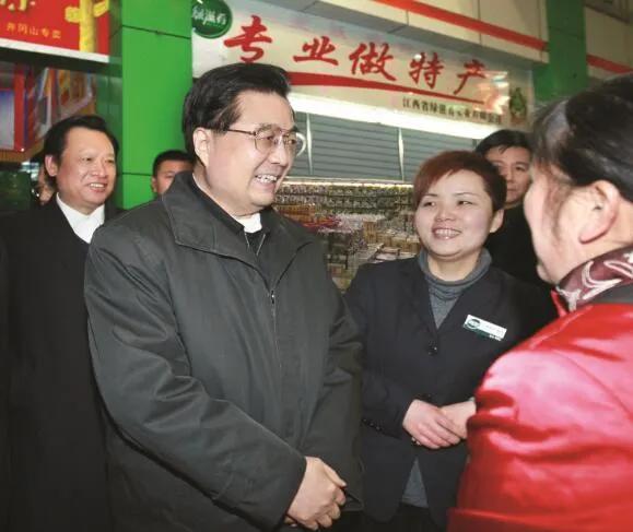 一家20年代品牌老店,一家不足10平方小店