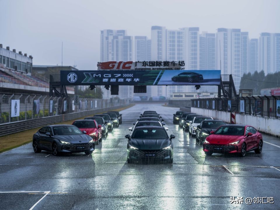 快闪店怎么设计才能吸引顾客,快闪店设计吸引顾客
