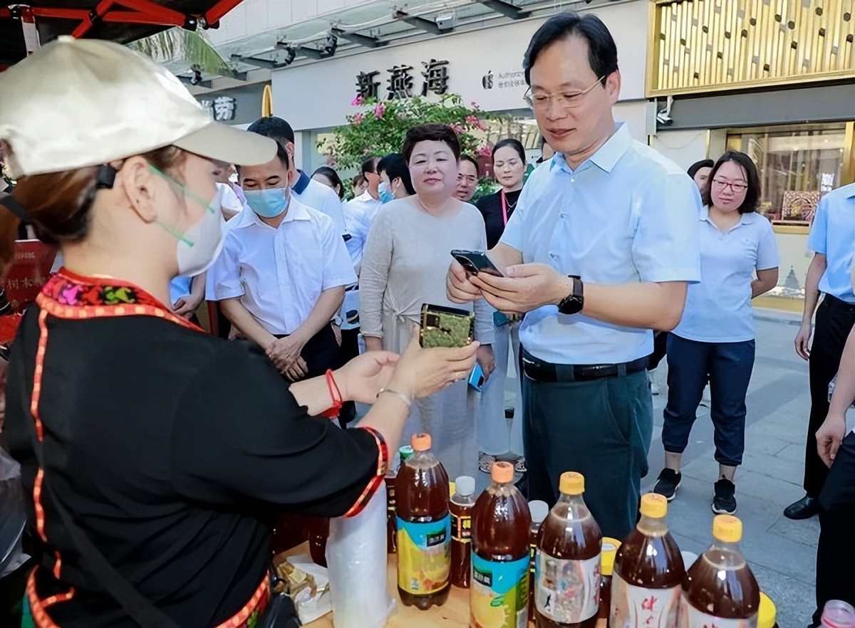 昌江:消费助农增收大集市三小时销售额超10万元