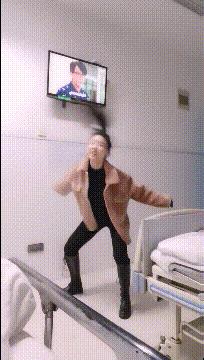 “车间女孩约我去她宿舍玩，这时候应该干点什么？”哈哈哈