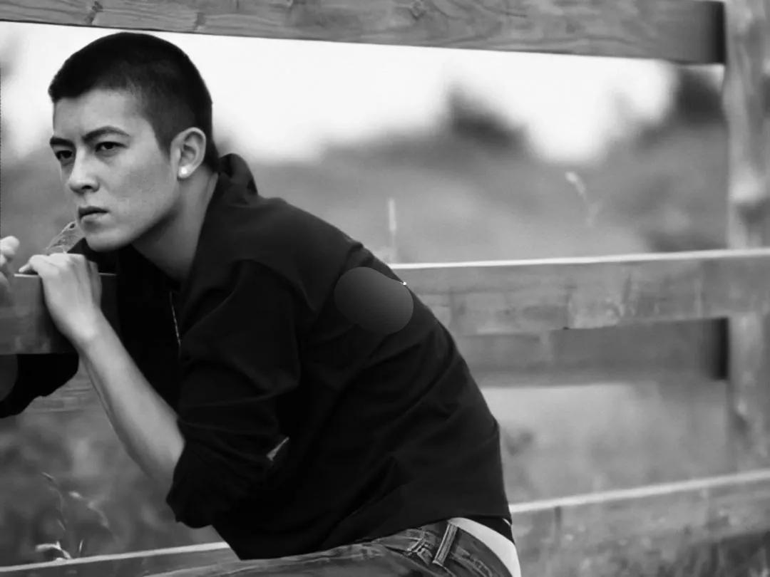 男明星剃寸头过程视频,最帅寸头短头发男明星