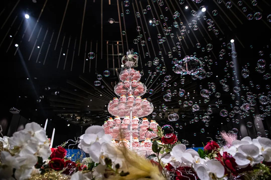 当了二十多年婚礼司仪,我发现结婚这事儿不能细想