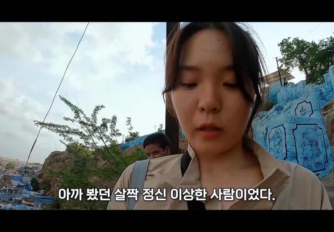 韩国女子单独在印度旅行，被男子跟踪性骚扰，掏生殖器还猥琐微笑