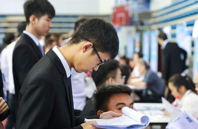 中国中铁招人可靠吗,中国中铁高管薪酬