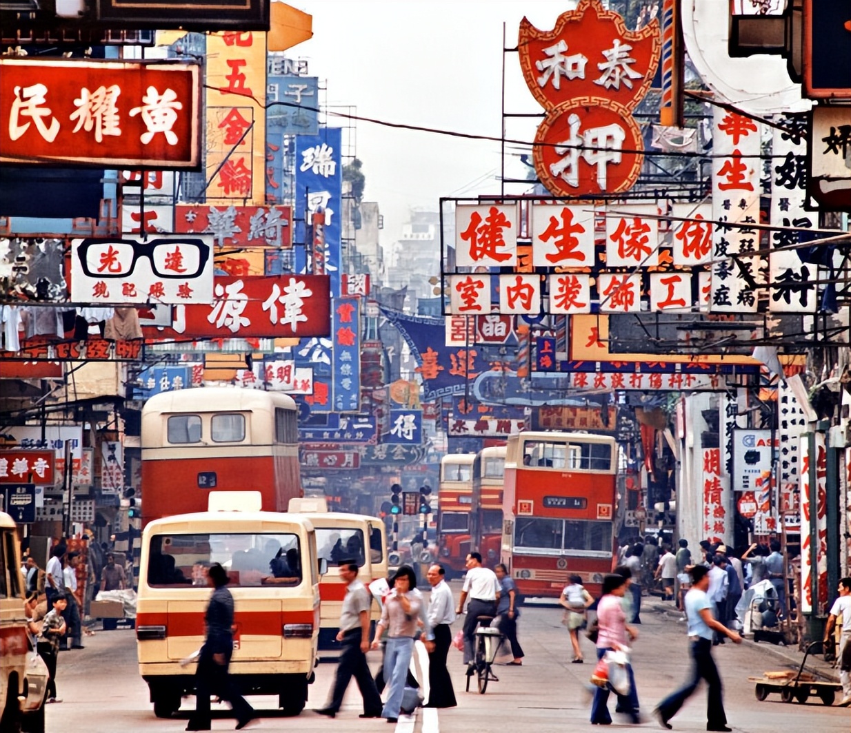 英国军官不解:为何将香港还给中国?2000年英上将一句话道出真相