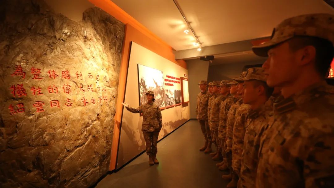 邱少云的一生视频简介,邱少云不同时间的事迹