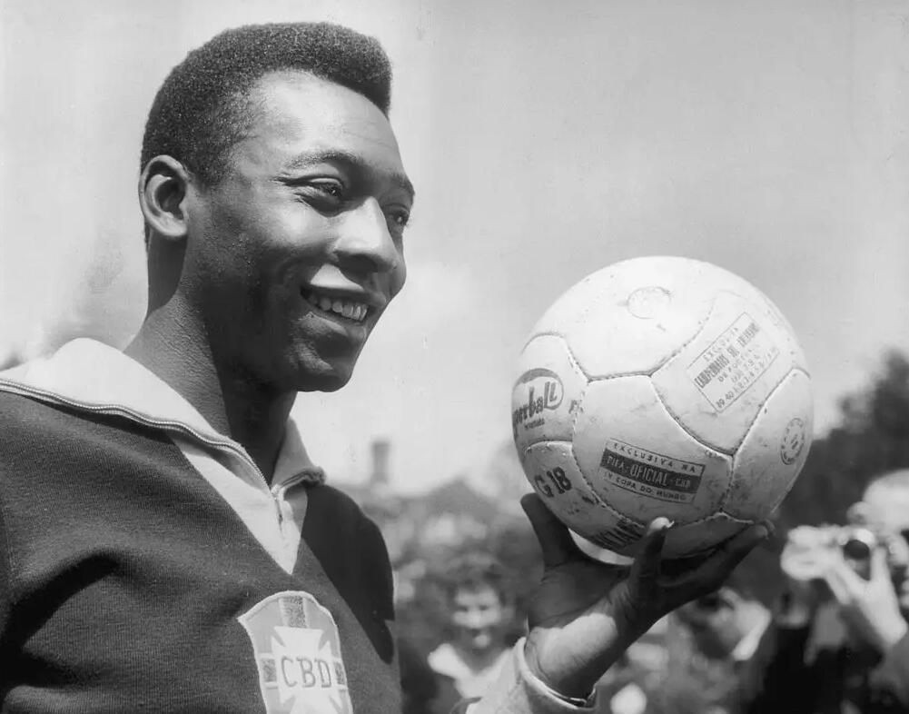 巴西队为什么是夺冠热门,02年世界杯小组赛巴西队成绩