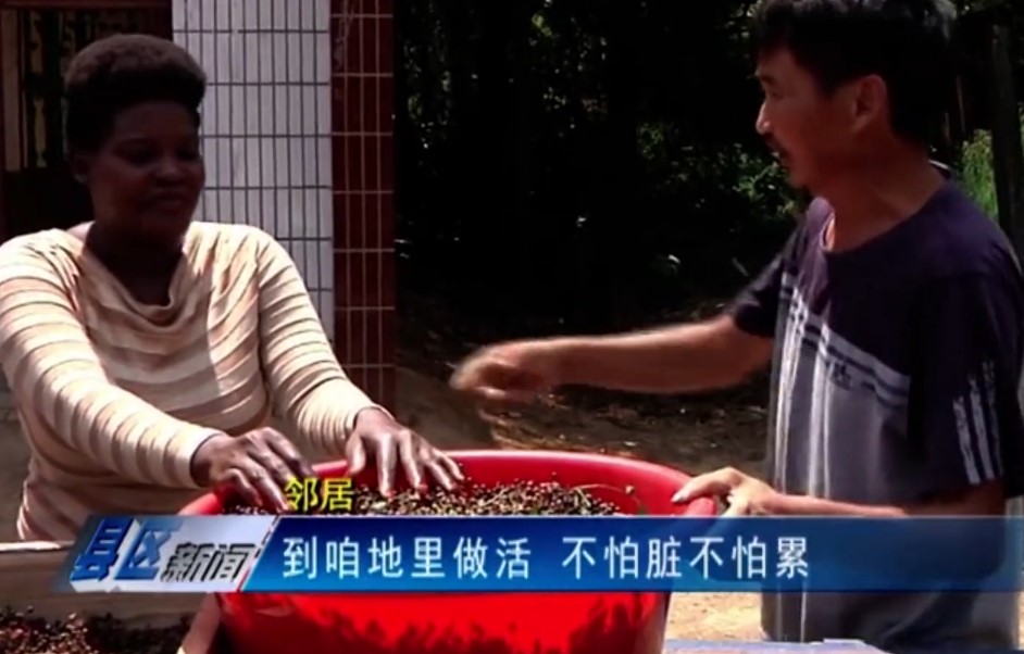 23岁非洲姑娘嫁41岁河南农民，婚后交流全靠比划，如今种花椒致富