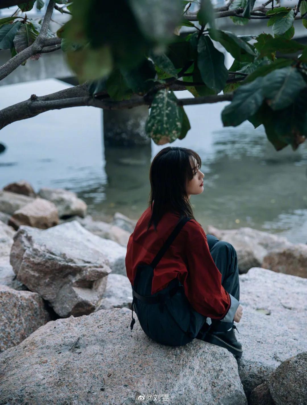 大脸妹子必选的三款发型,大脸额头窄适合什么发型