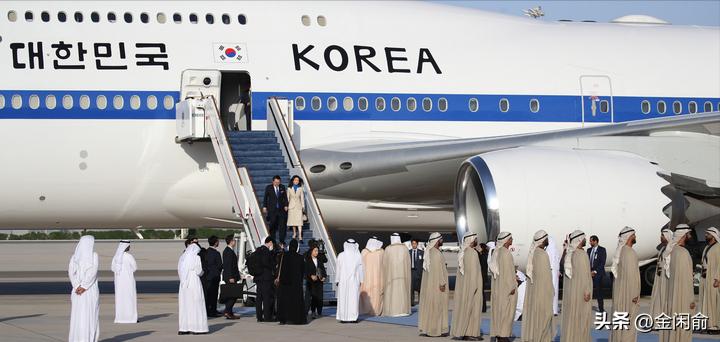 韩第一夫人穿军装被批抢总统风头,韩第一夫人穿军装被批