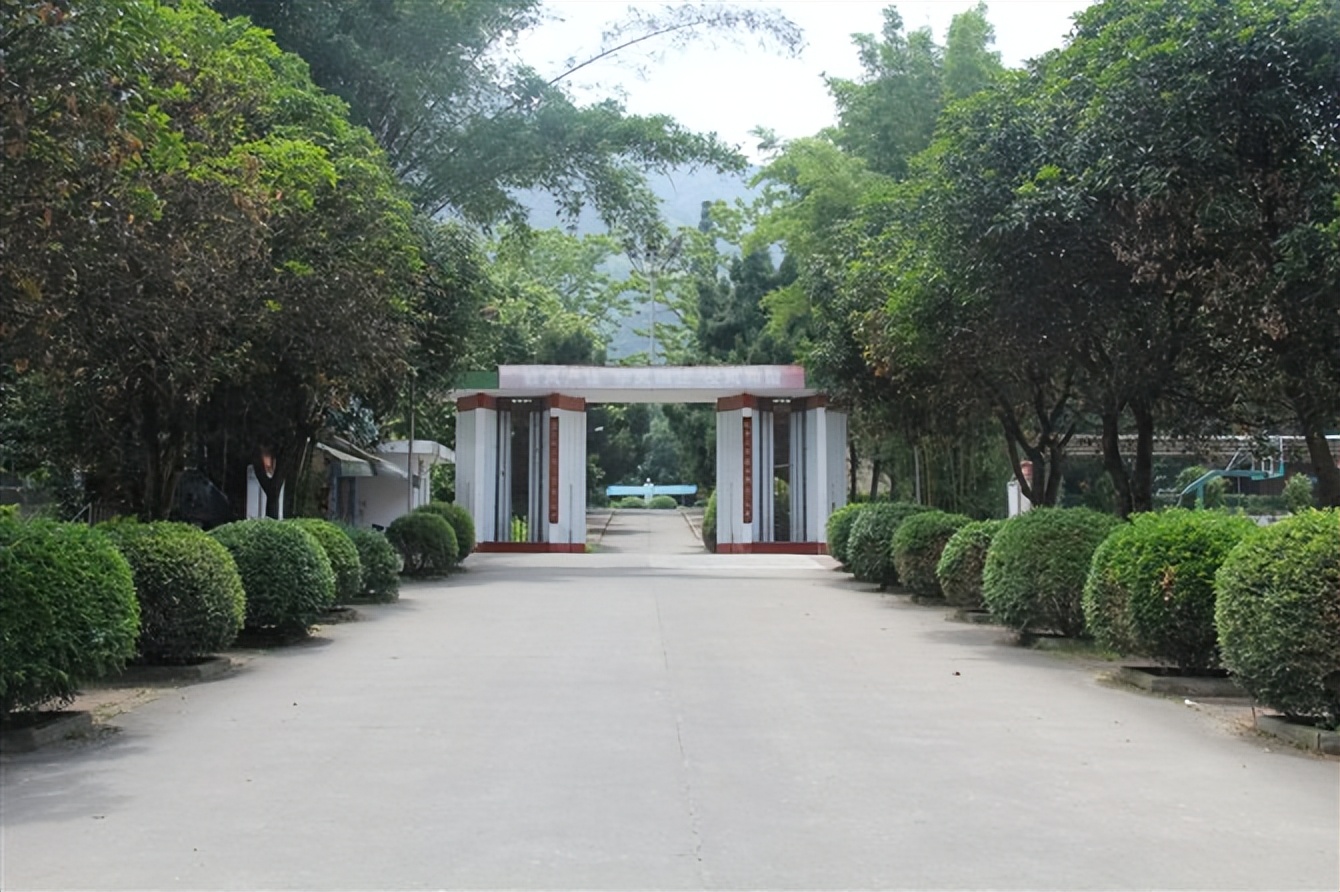 重返高中母校,宁德师范学院东侨校区新生报到