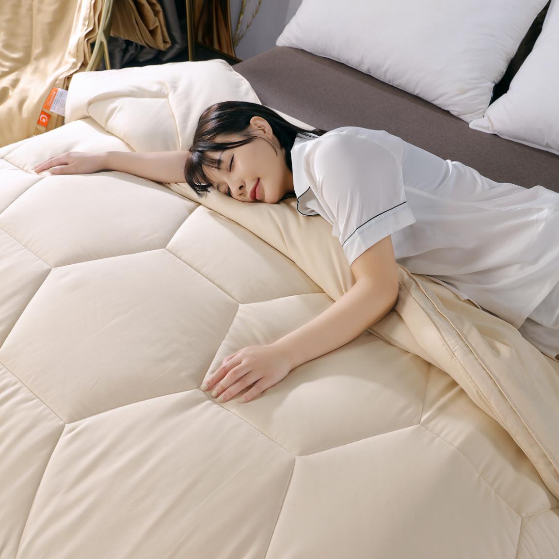 高端床品舒适柔软,安睡宝全棉被