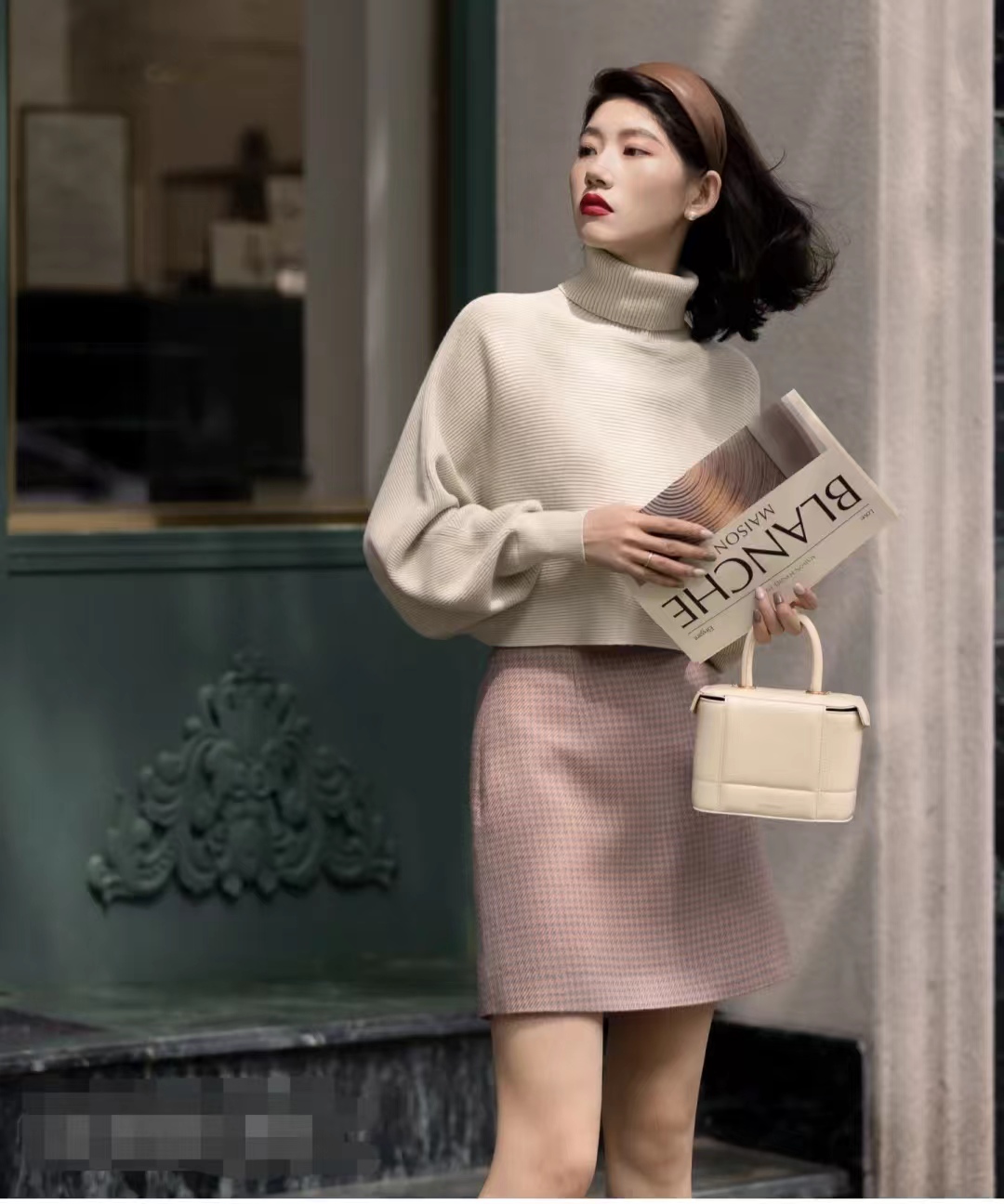 长筒靴搭配什么裙子最时尚 (高个子长筒靴搭配小百褶裙春天)