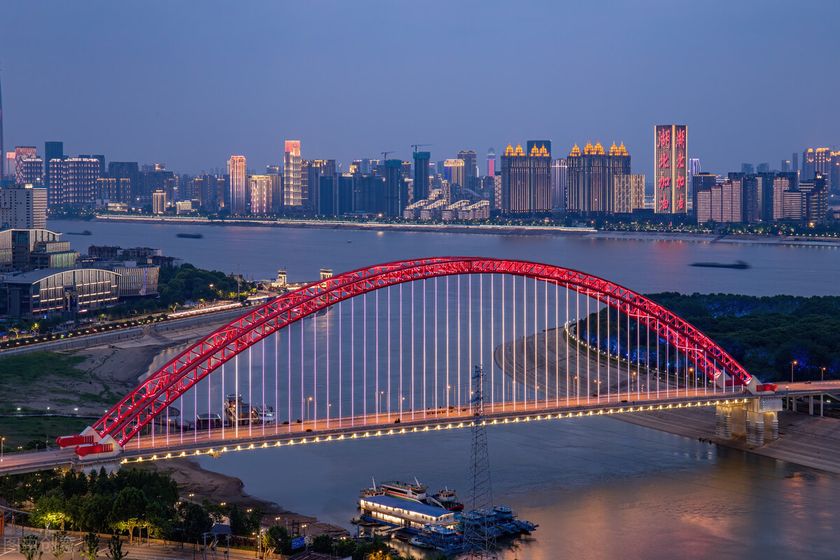 十堰和武汉哪个更有发展潜力,武汉和十堰面积