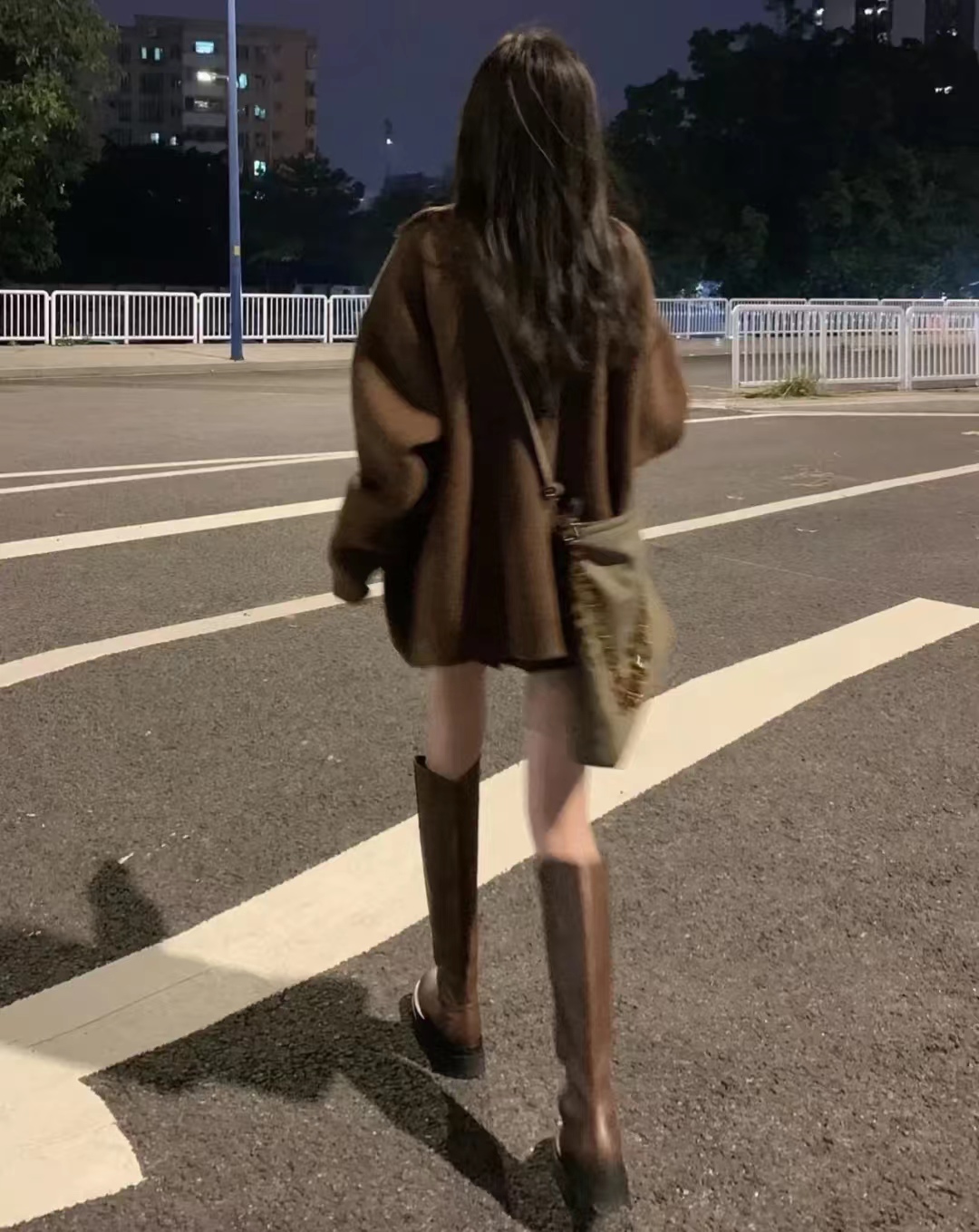 这45套棕色长筒靴穿搭太高级了，显高显瘦显腿长