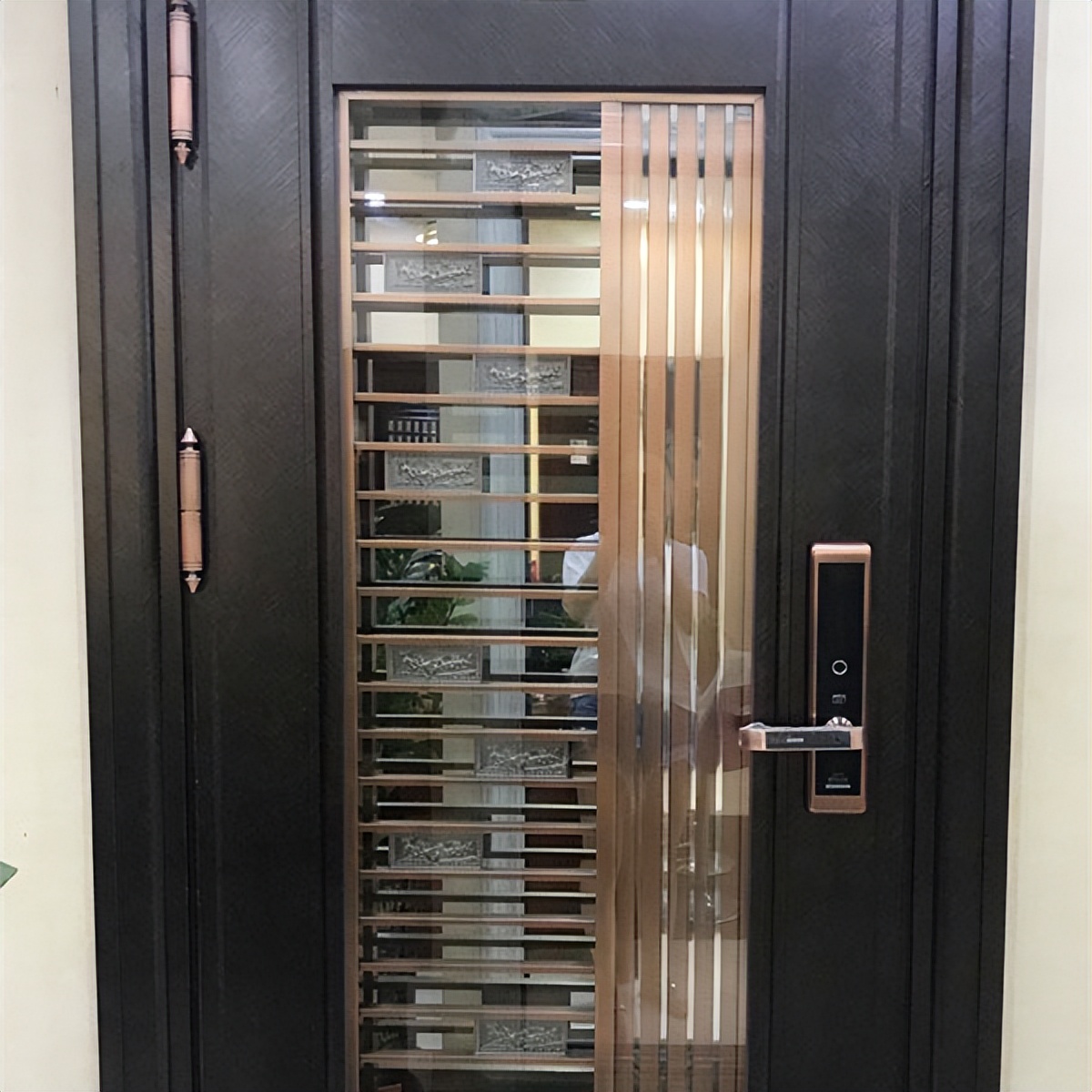 大门用铝合金门和不锈钢门哪个好,不锈钢门的标准价格是多少