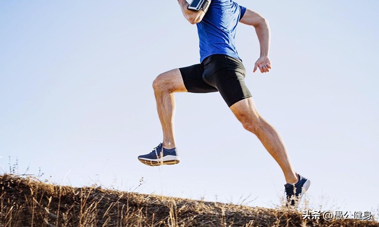 如何在800米跑取得好成绩,怎样在800米比赛中跑得更快