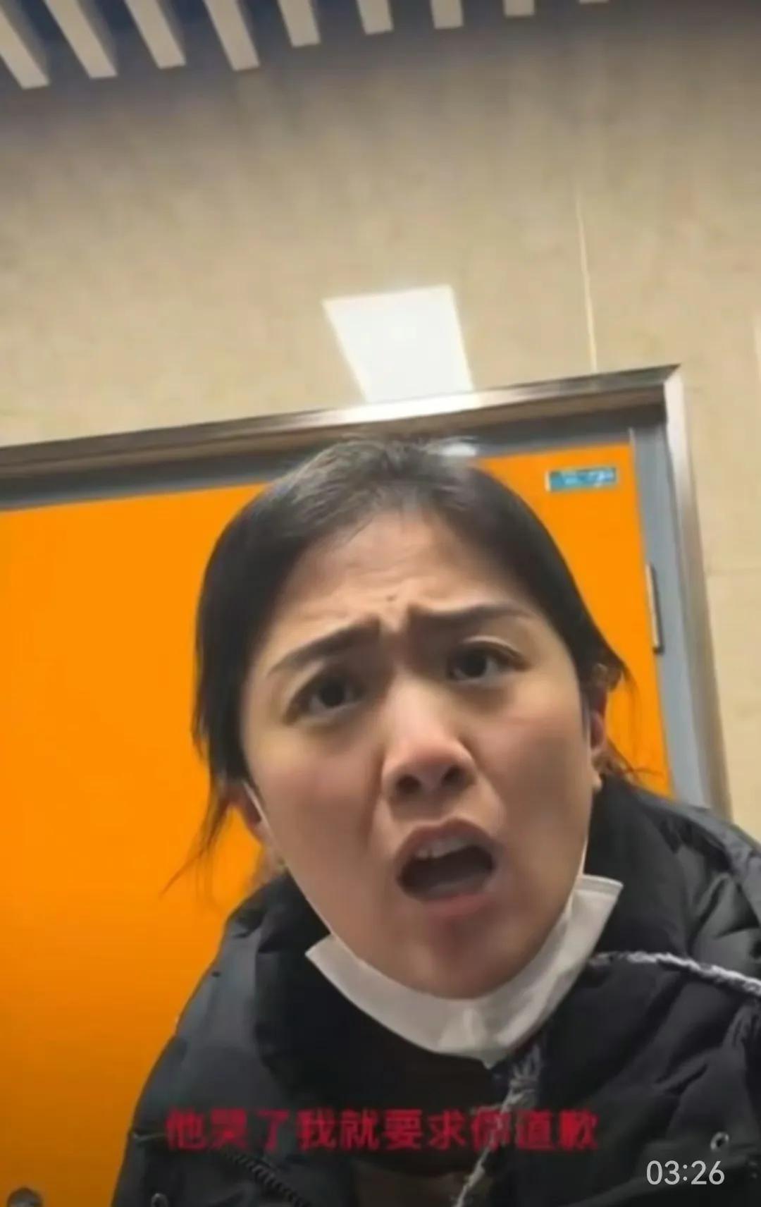 女子因制止6岁男孩上女厕被辱骂,女子不让六岁男童上女厕遭辱骂