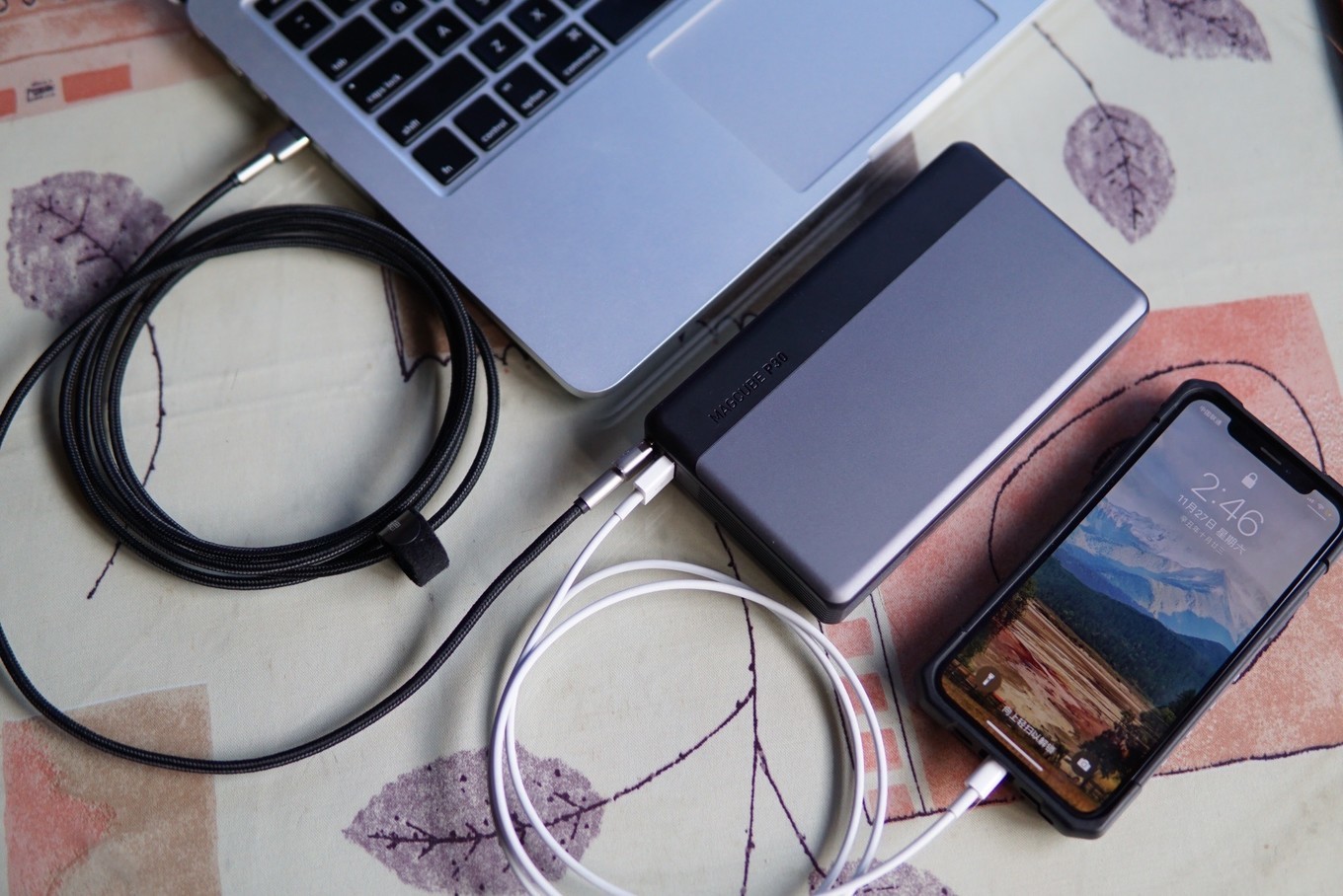 aohi100w充电宝,能给电脑100w充电的充电宝