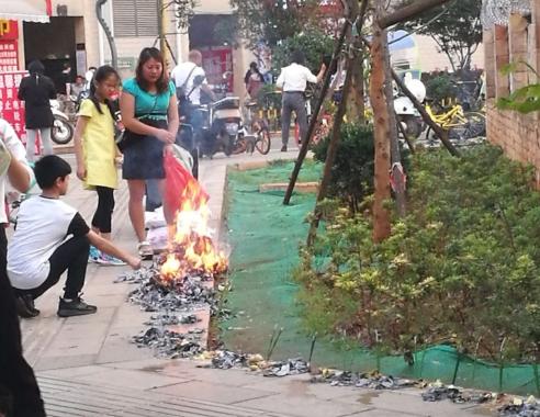 中元节十字路口烧纸钱有什么讲究,中元节在十字路口烧纸钱的讲究