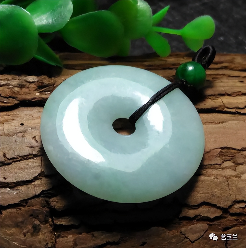 糯种紫色翡翠收藏价值如何鉴定,很便宜的有瑕疵的糯翡翠