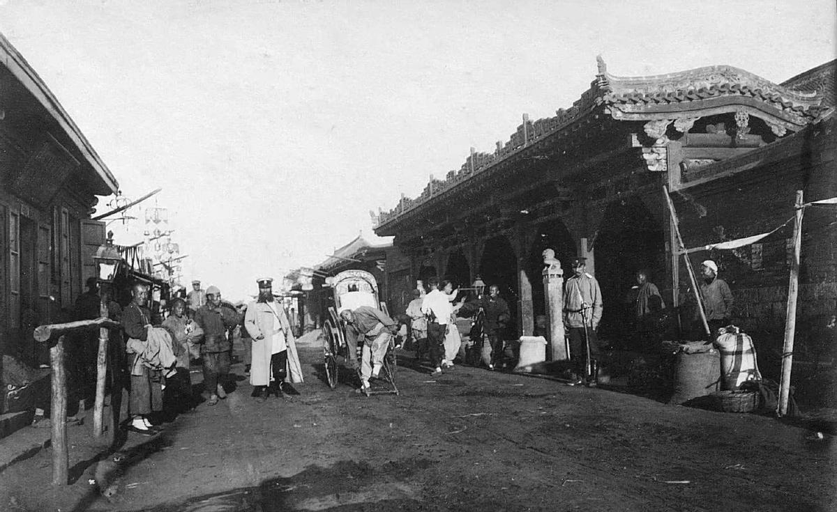 老照片:掠夺伊拉克黄金的美军,与德军合影的波兰*妓军**