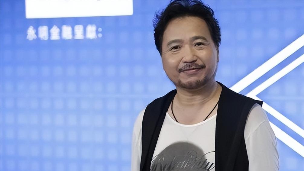 港星摆摊卖鱼蛋,两港星在大陆买鱼蛋