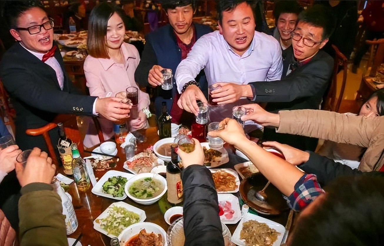 俄罗斯人为什么当水喝,为什么俄罗斯人能把伏特加当水喝