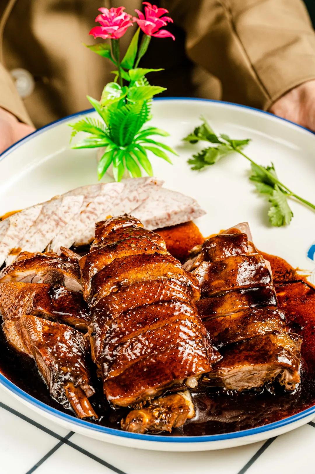 “搞什么，这大排档开到9点，老板就叫我走？”