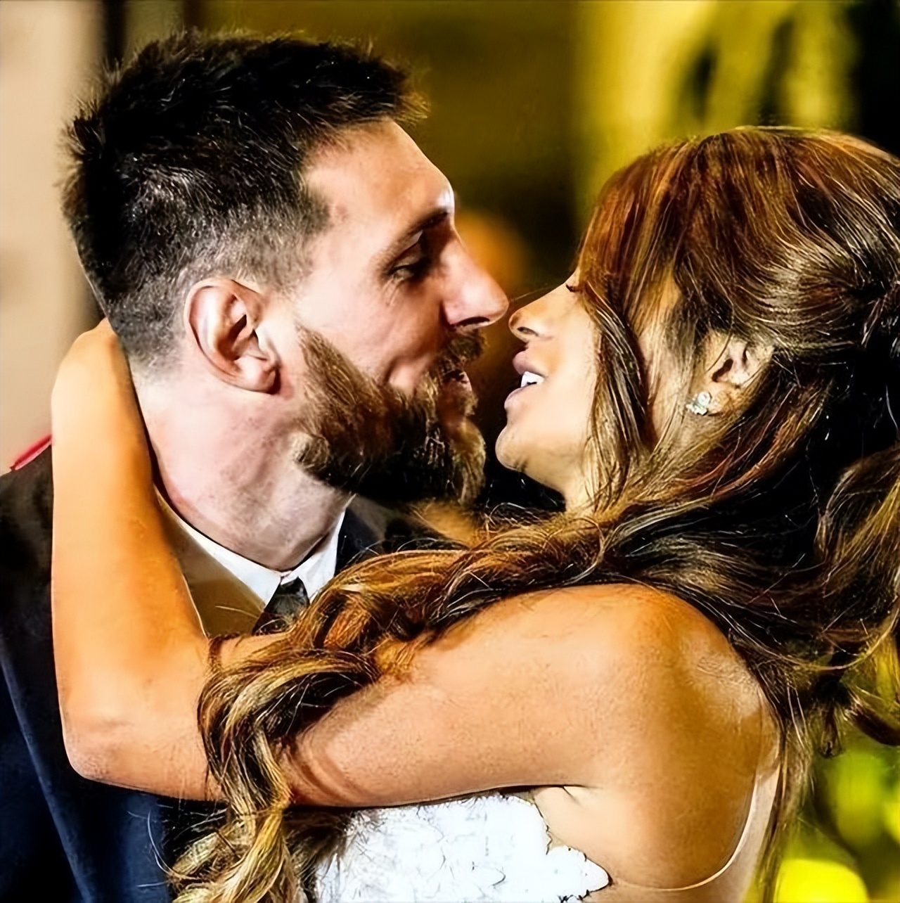 十七八岁的梅西,梅西9岁对她一见钟情