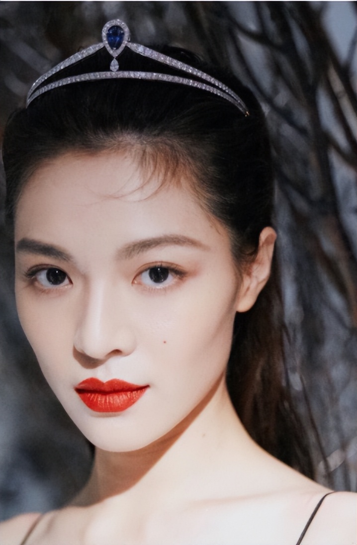 从“相貌平平”到千娇百媚，这7位女星的脸，前后差距让人破大防