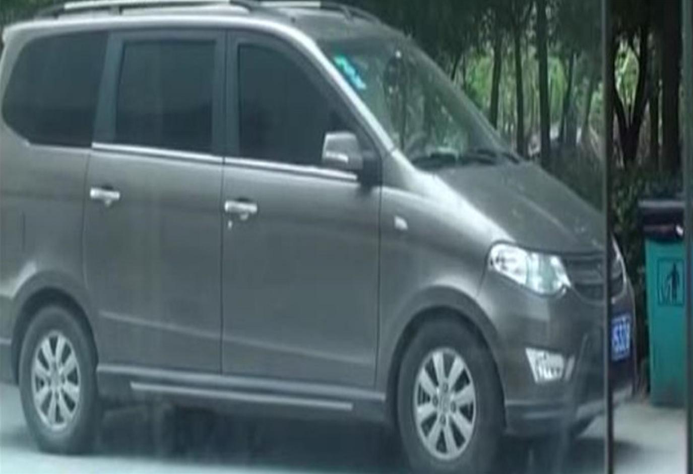 乘客坐公交摔骨折司机赔偿,乘客坠亡案司机获刑1年