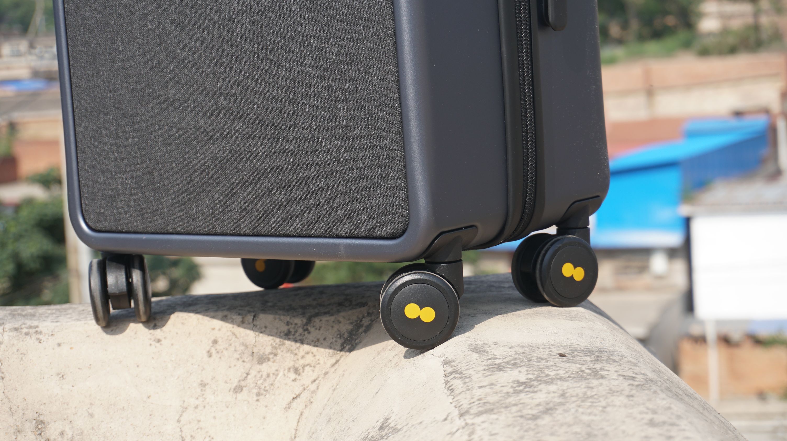 地平线8号行李箱坐人,地平线8号行李箱的平替