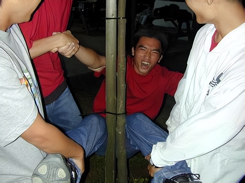 这是个狠女人，因小14岁丈夫欲离婚，她竟趁其熟睡时割掉子孙根