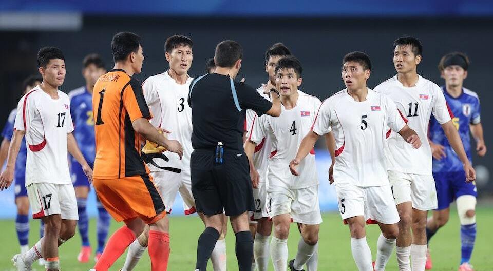 朝鲜男足对日本犯规集锦,朝鲜男足打人