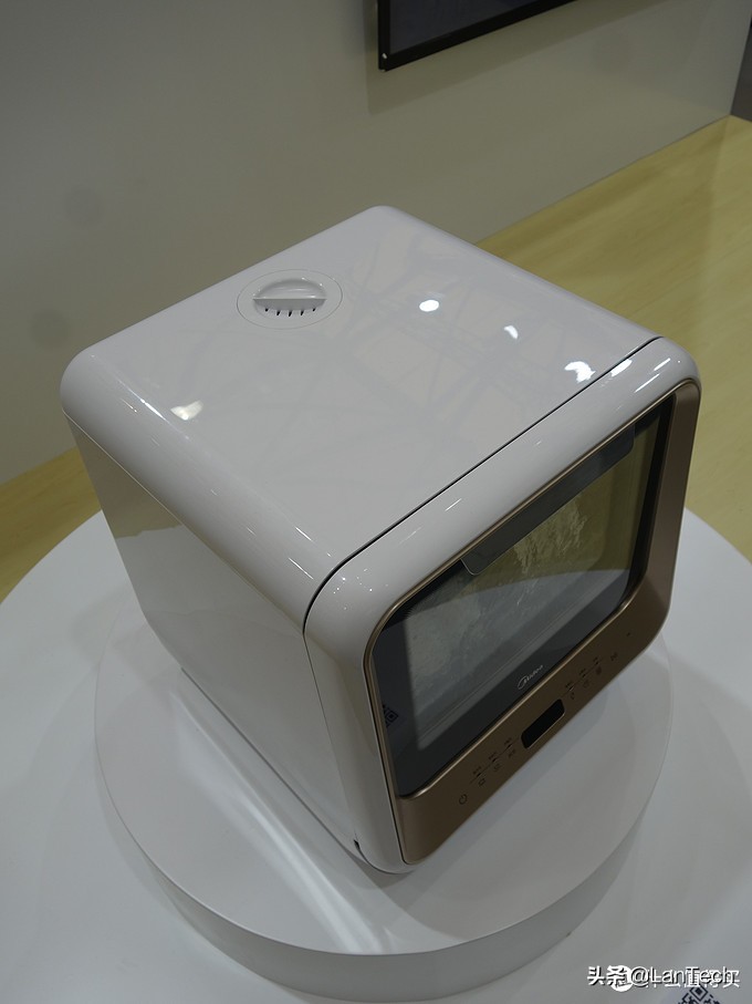 暴走两万步！海量图片带你游览2017年AWE家电展