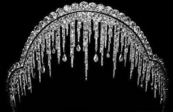 带有冰雪元素的珠宝，纯洁而浪漫，一眼领略的就是冬天的白雪皑皑