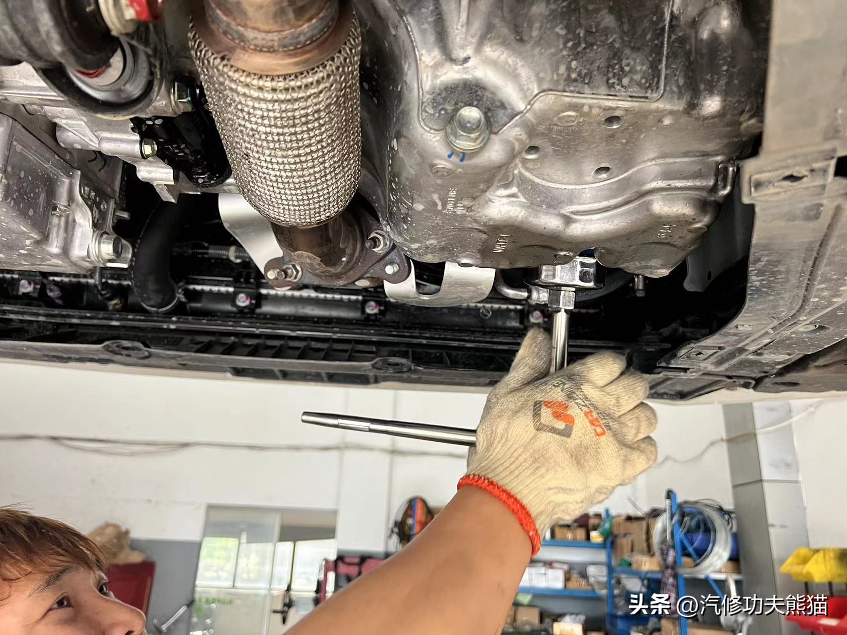 简单的给车做个保养,如何给车做保养视频