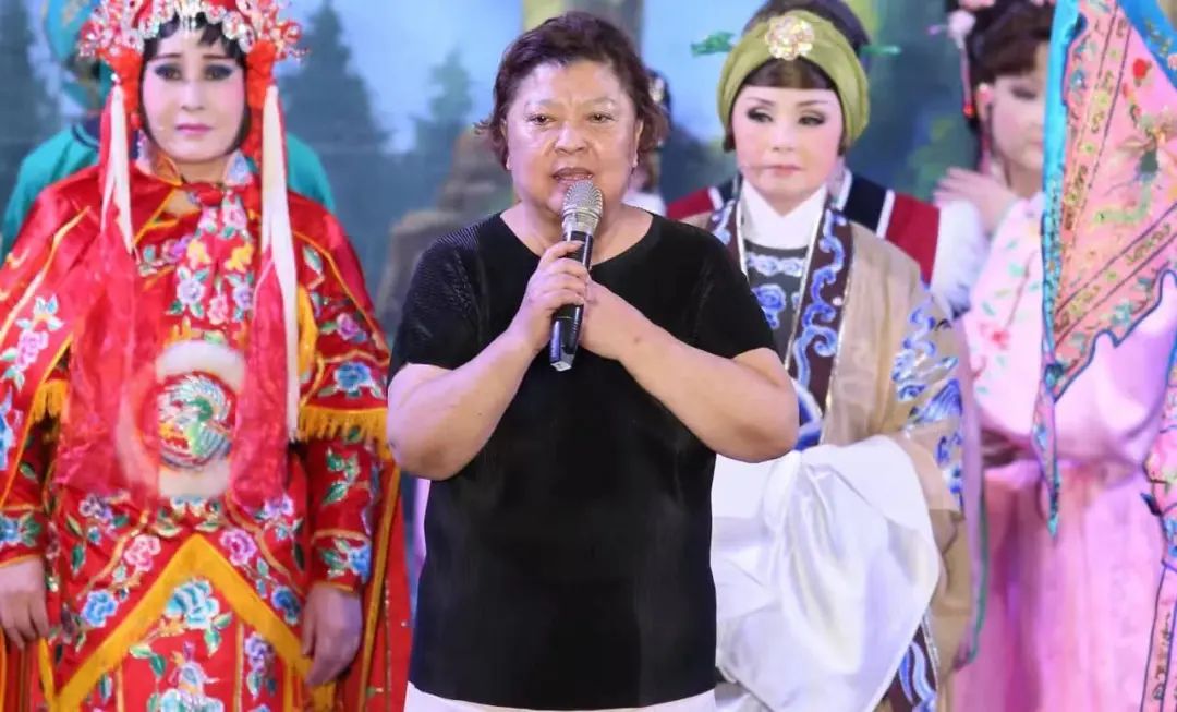 又是猝死！72岁歌仔戏大师驾鹤西去，洗肾10年离世当天不慎跌倒