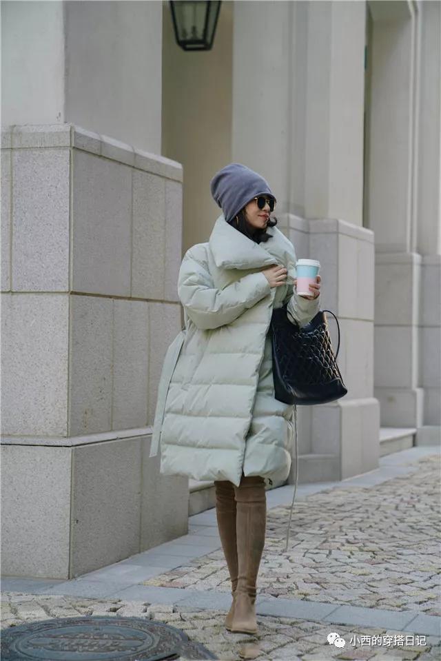 羽绒服如何搭配又时髦又显瘦,90鸭绒羽绒服女款修身显瘦中长款