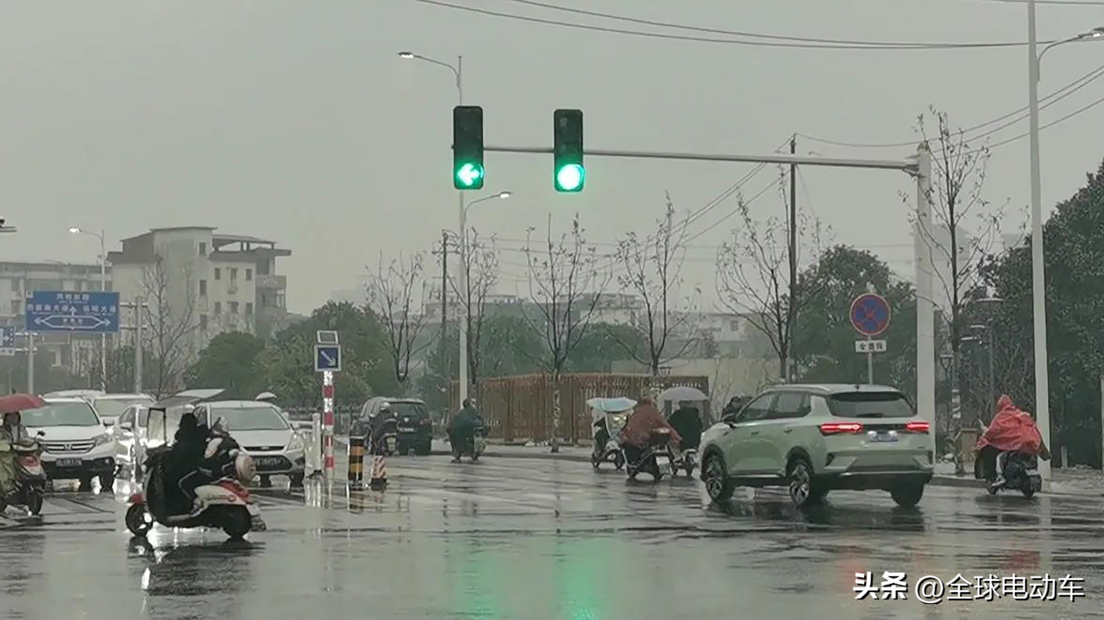 老版红绿灯正确走法口诀,新红绿灯规则记忆口诀