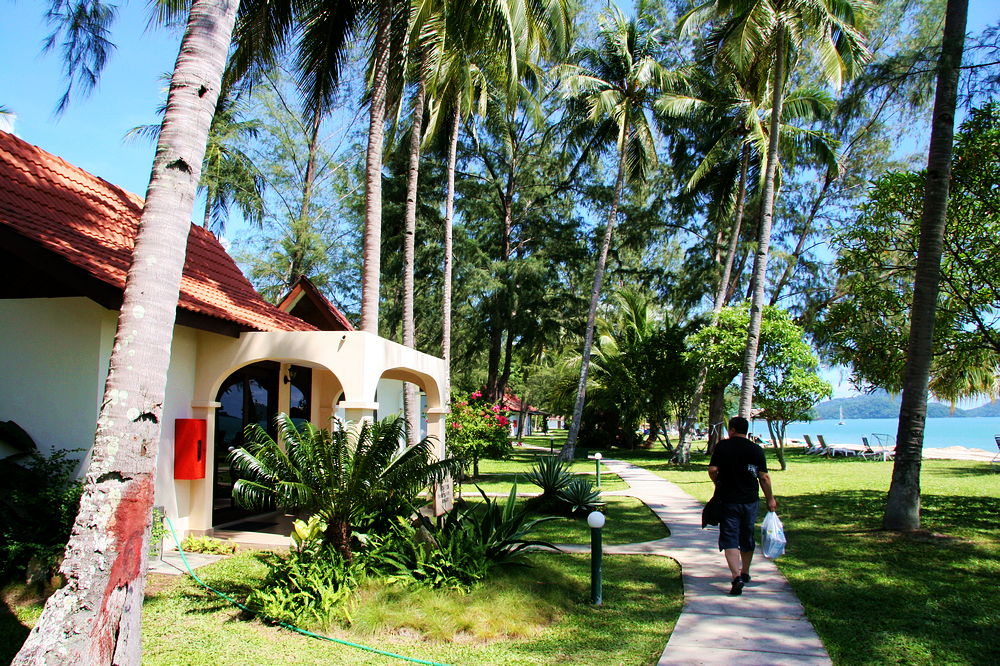 11月马来西亚旅游兰卡威,面向大海春暖花开英语朗读