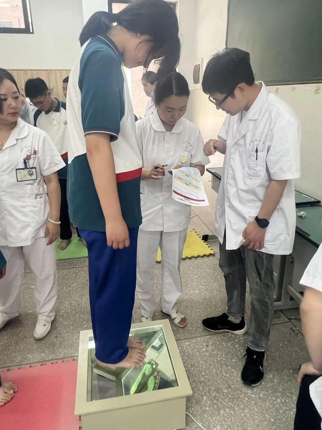 世界爱足日公益义诊,爱护足踝全球爱足日