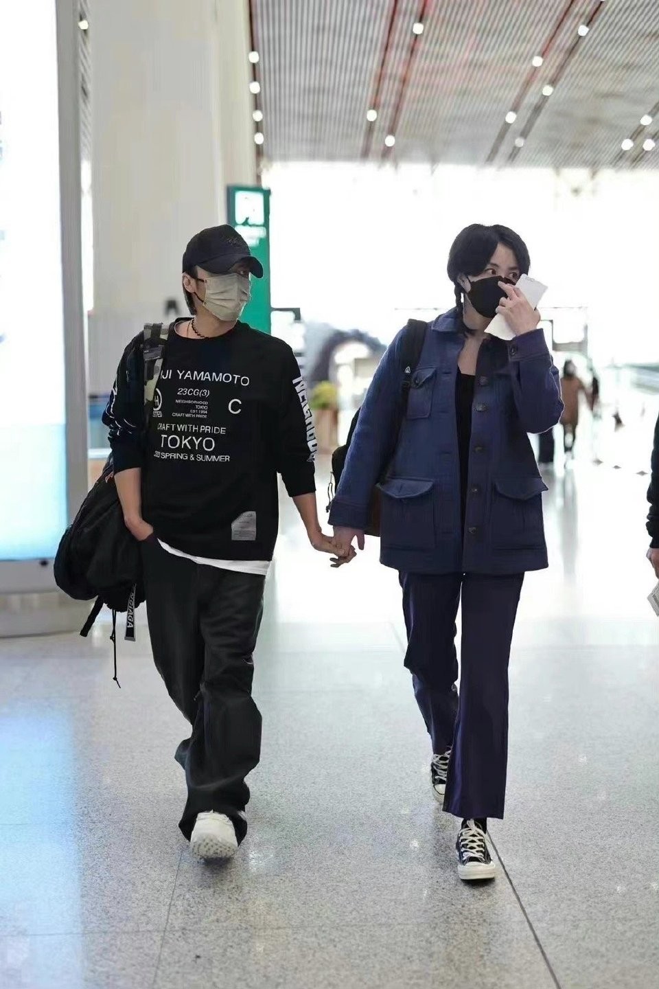 王菲和谢霆锋现身机场,王菲与谢霆锋现身机场