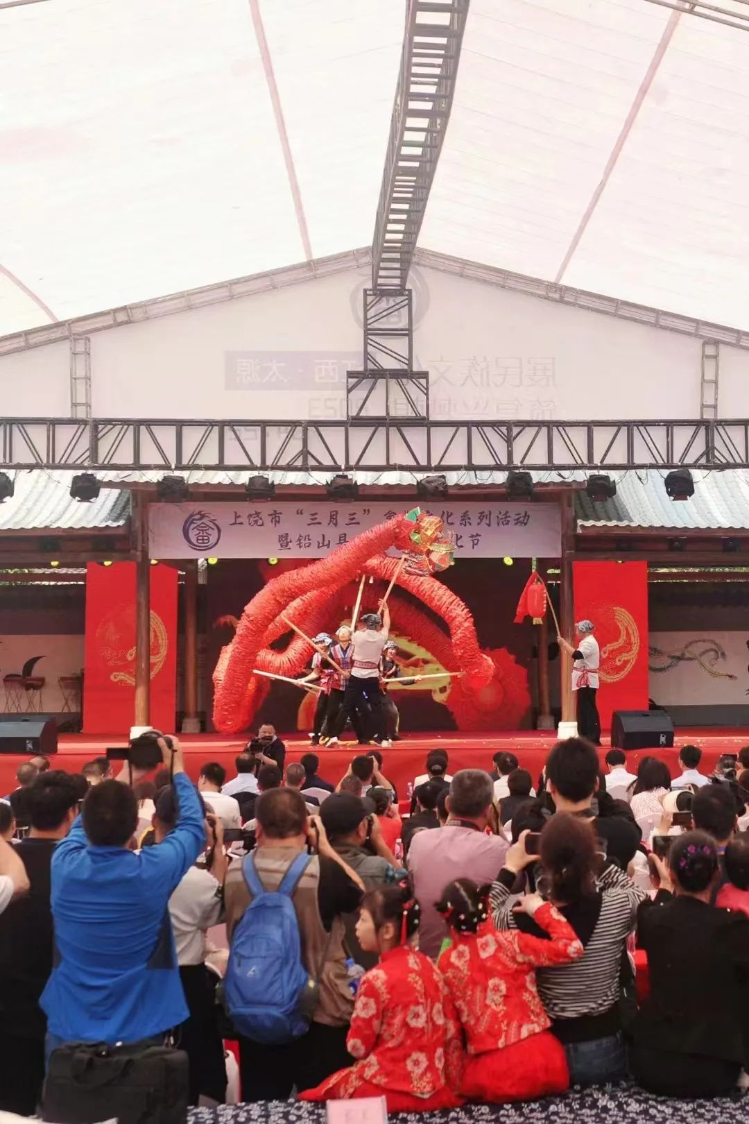 涓婇ザ閾呭北鐣叉棌椋庢儏,澶╀笅show