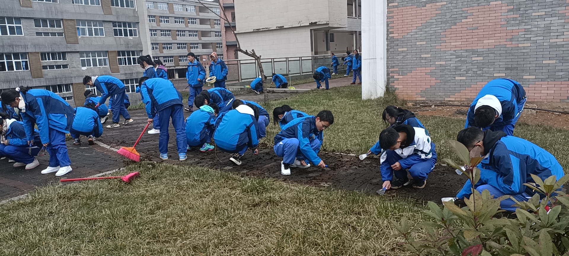 赓续红色血脉践行铸魂育人使命,赓续三线精神