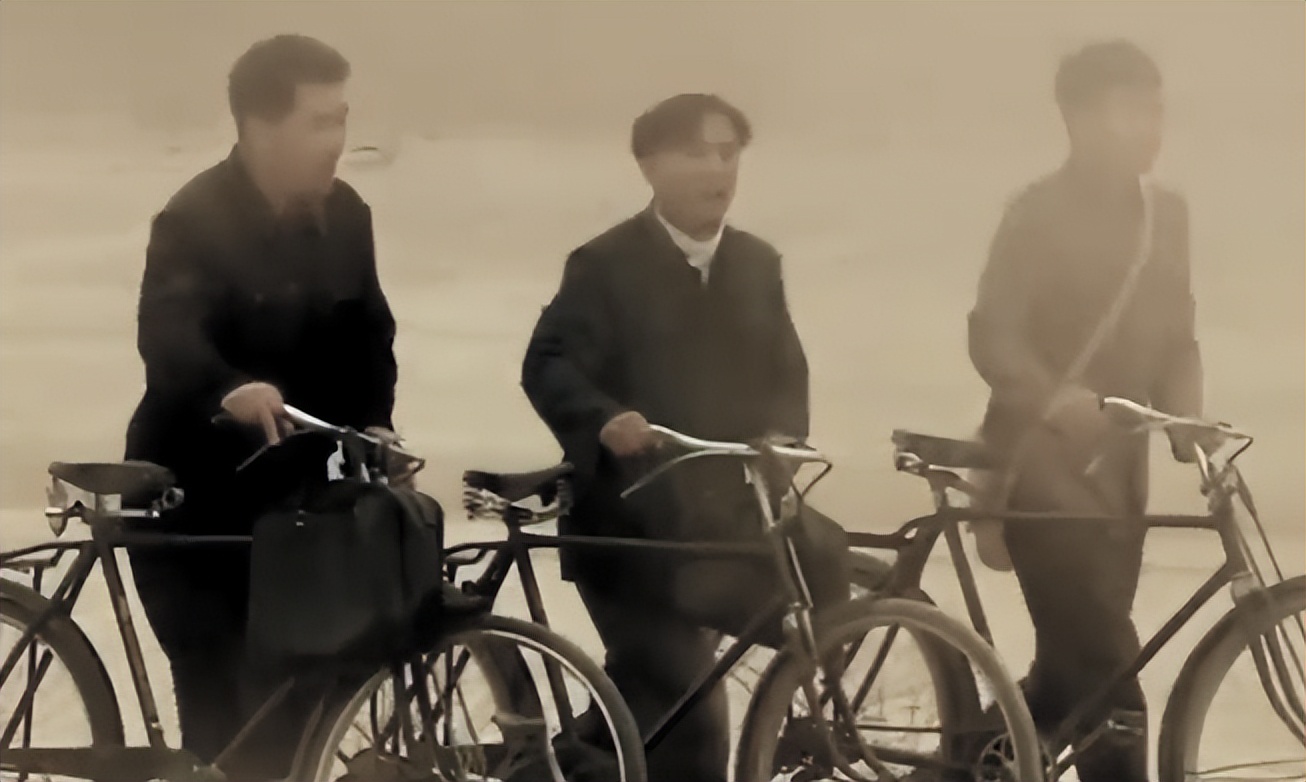 他曾被毛主席表扬，让36万百姓不再挨饿！离世后十万百姓跪拜送行