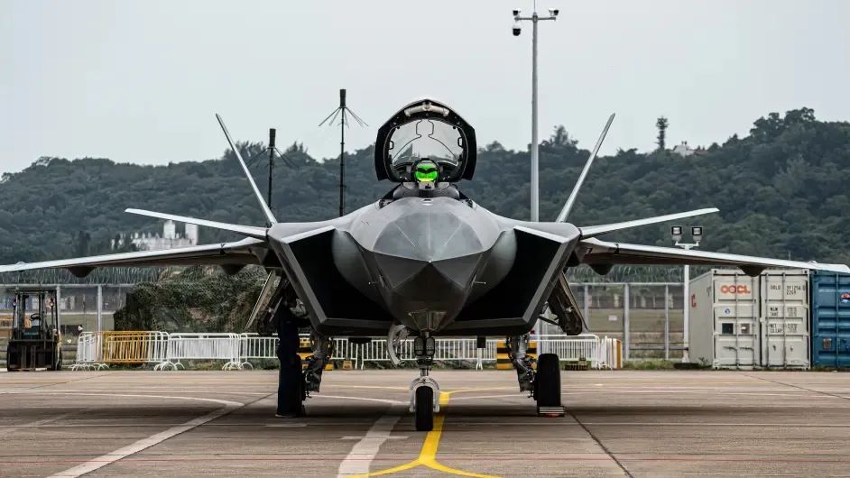 中国航母抄袭苏联?为什么他们执着于给中国*器武**找“爹”?